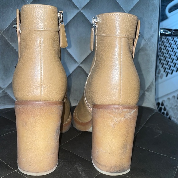 Beautiful Chanel boots! Short, beige, silver C’s - Picture 11 of 15